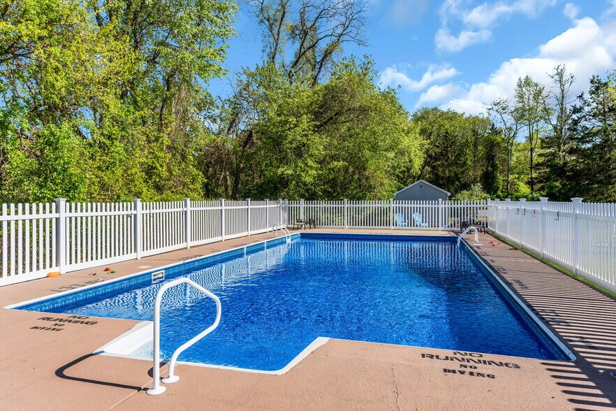 More Photos Of 321 W Farms Rd, Farmingdale Daycare Center For Sale