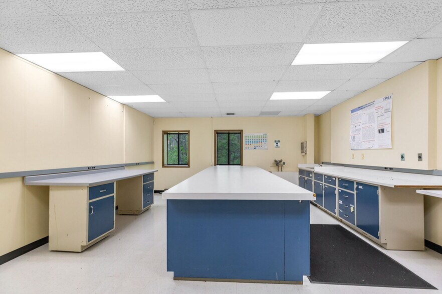 More Photos Of 160 Old Farm Rd, Amherst Office For Lease