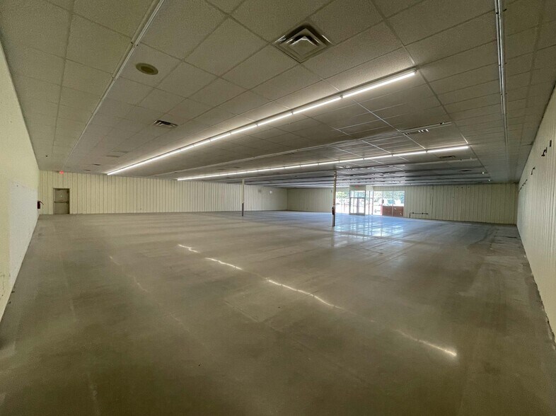 More Photos Of 1960 N Saint Helen Rd, Saint Helen Convenience Store For Lease