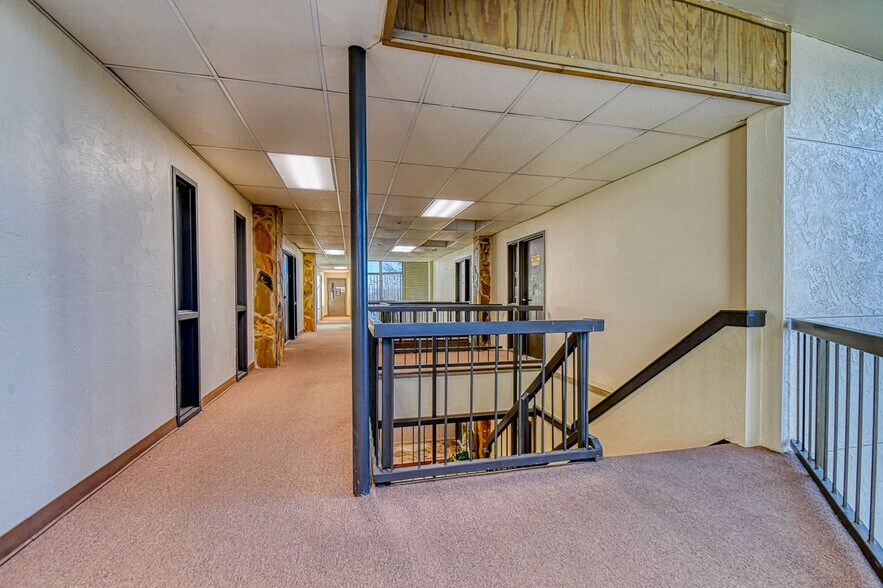 More Photos Of 2401 Tee Cir, Norman Office For Sale