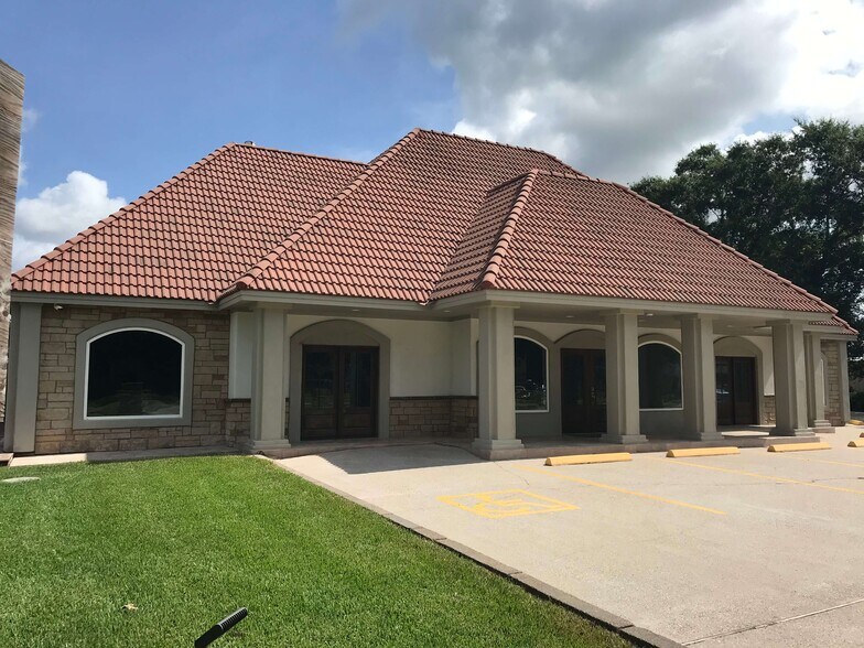 More Photos Of 1715 Northpark Dr, Kingwood Storefront For Lease