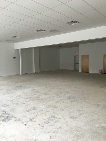 More Photos Of 475 Spotswood Englishtown Rd, Monroe Township Storefront For Sale