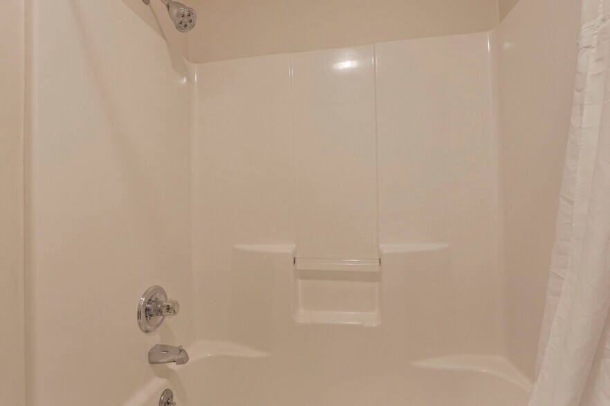 More Photos Of 509 S Wooster Ave, Strasburg Hotel For Sale