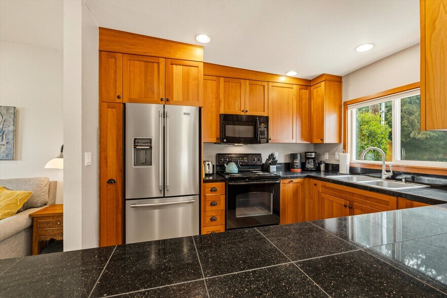 More Photos Of 340 NW 7th St, Corvallis Office Residential For Sale