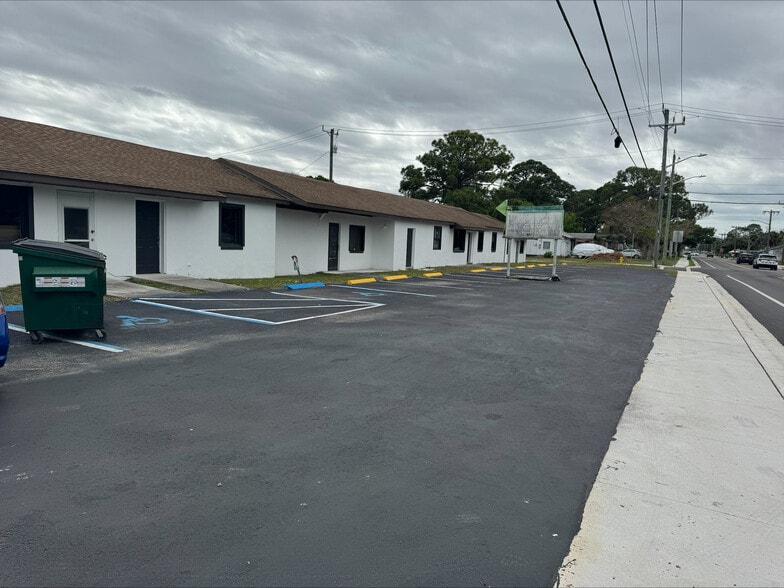 Primary Photo Of , Cocoa General Retail For Sale