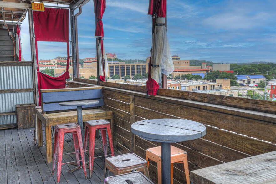 More Photos Of 139 E Hopkins St, San Marcos Bar For Sale