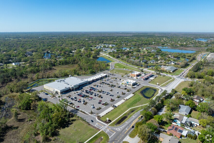 More Photos Of 2741-2801 E County Line Rd, Lutz General Retail For Lease