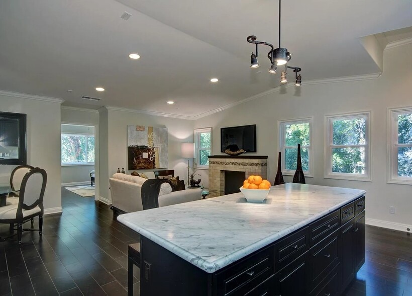 More Photos Of 2127 Vine St, Los Angeles Apartments For Sale