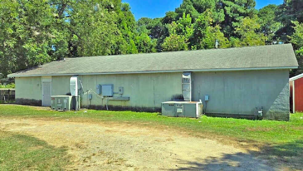 More Photos Of 554 Bragg St, Sanford General Retail For Sale