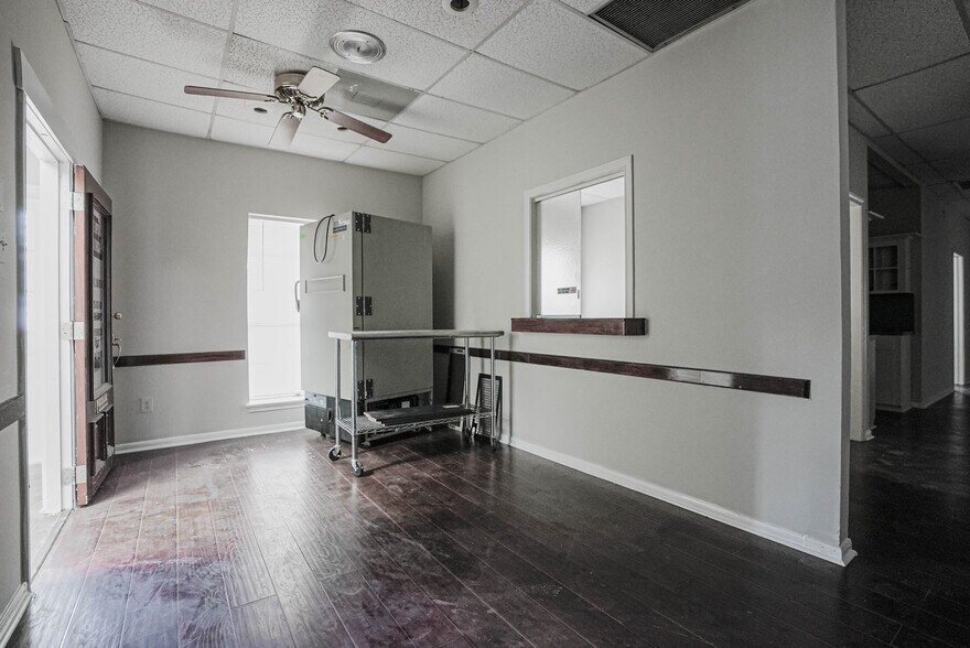 More Photos Of 14721 Pebble Bend Dr, Houston Medical For Sale