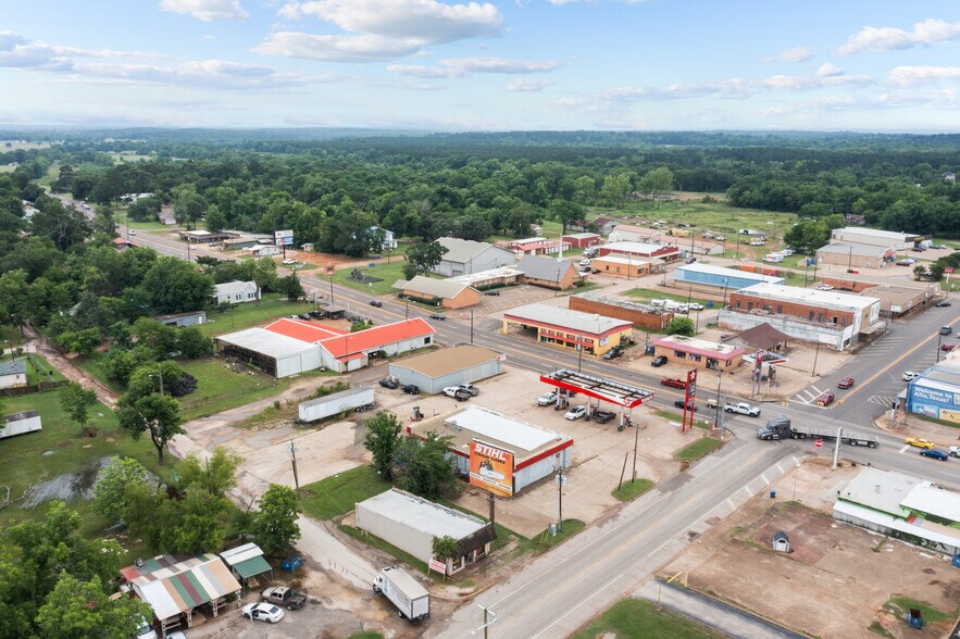 More Photos Of 105 S Marcus St, Alto Storefront For Sale