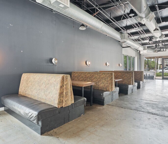 More Photos Of 606 Dennis St, Houston Storefront For Sale