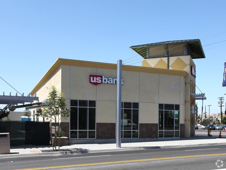 More Photos Of 3201 University Ave, San Diego Bank For Lease