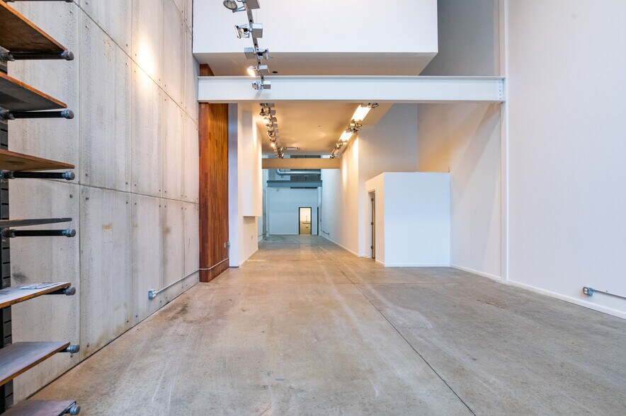 More Photos Of 3008 Hennepin Ave, Minneapolis Storefront For Lease