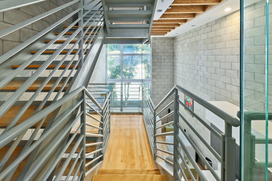 More Photos Of 3450 Cahuenga Blvd W, Los Angeles Office Residential For Lease