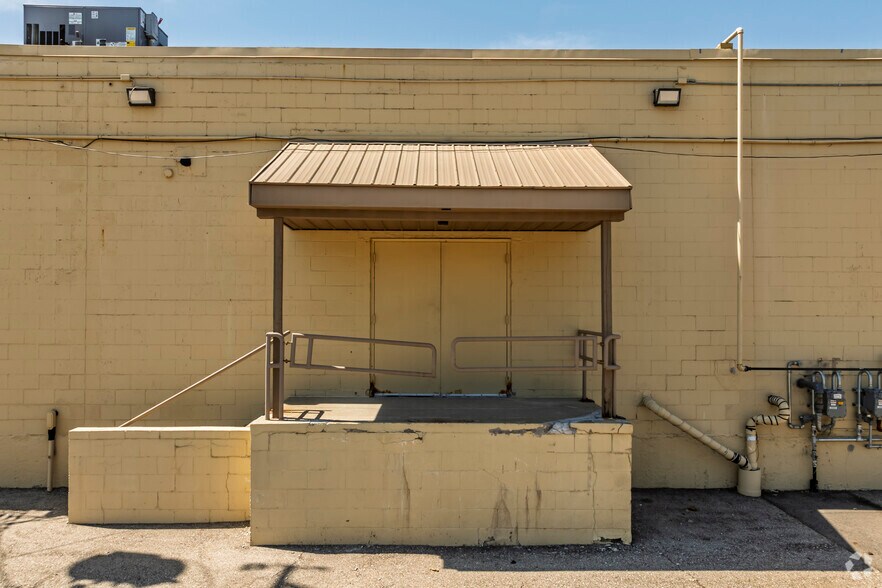 More Photos Of 5015 S Cedar St, Lansing General Retail For Sale