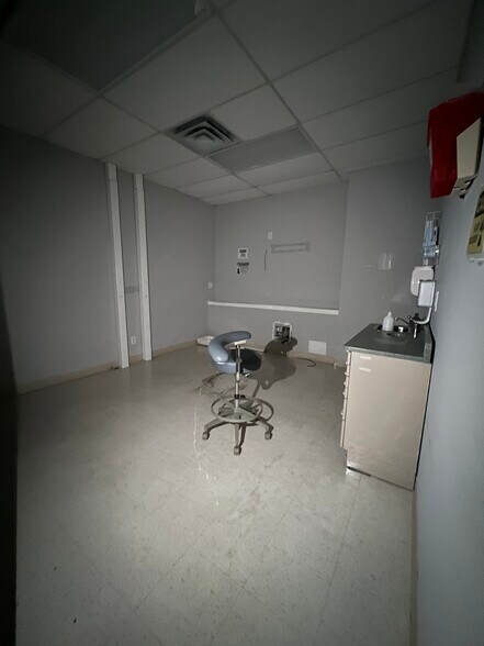 More Photos Of 2652-2690 E Main St, Bridgeport General Retail For Lease