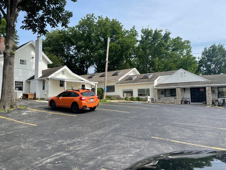 More Photos Of 5905 Slater St, Merriam Office For Lease