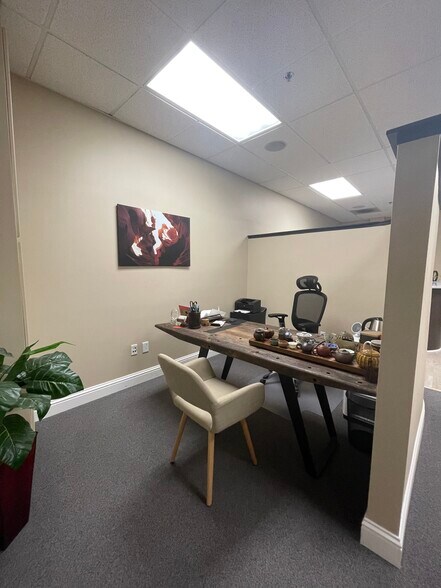 More Photos Of 9401 E Stockton Blvd, Elk Grove Office Residential For Lease