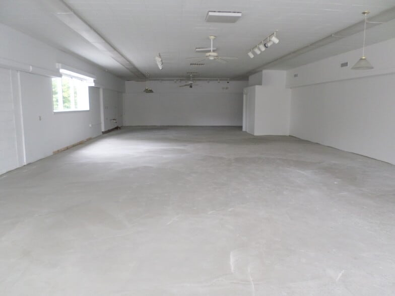 More Photos Of 1231 Whitney Ave, Hamden Storefront For Sale