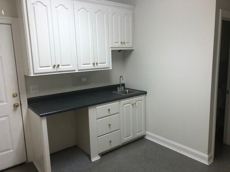 More Photos Of 130 Southpointe Dr, Byram Office For Lease