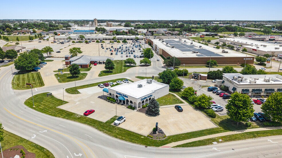 More Photos Of 1905 Convenience Pl, Champaign Medical For Sale