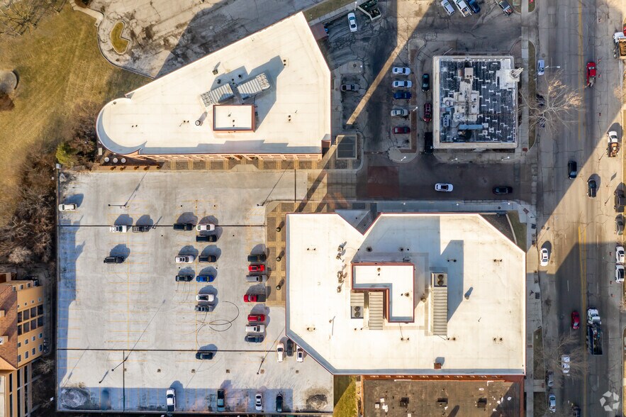 More Photos Of 4717 Grand Ave, Kansas City Office For Lease