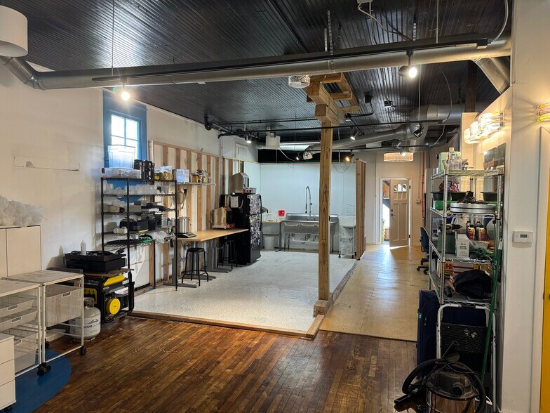 More Photos Of 81 N Mill St, Kansas City General Retail For Sale