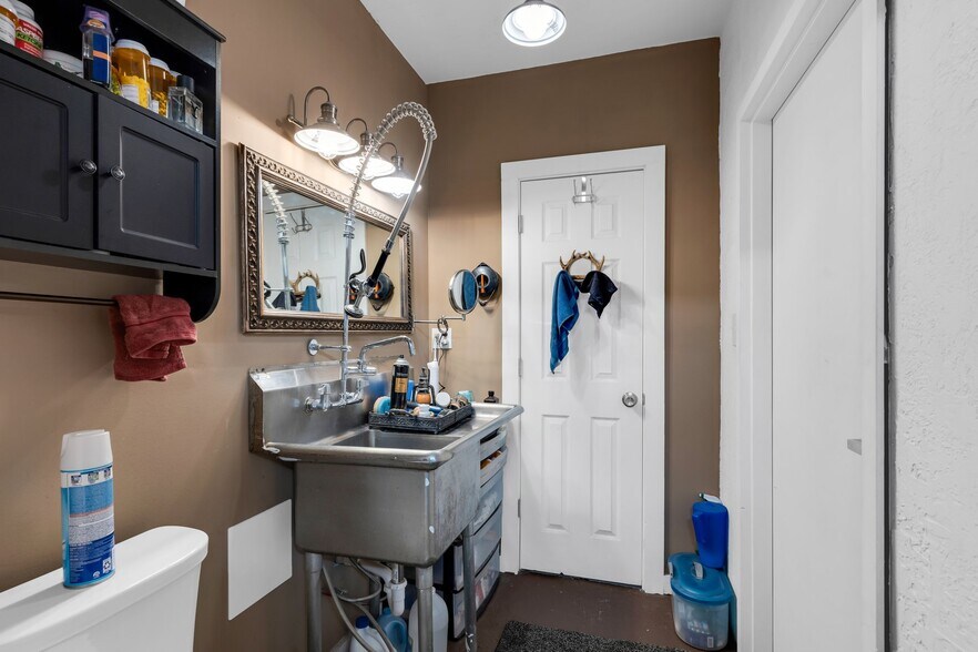 More Photos Of 708 Fremont St, Penrose Freestanding For Sale