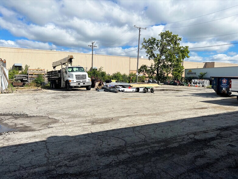 More Photos Of 2082 Estes Ave, Elk Grove Village Warehouse For Sale