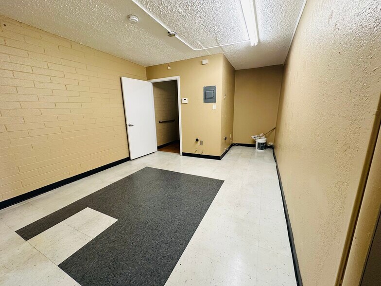 More Photos Of 600-608-640 Fry Blvd, Sierra Vista Unknown For Lease