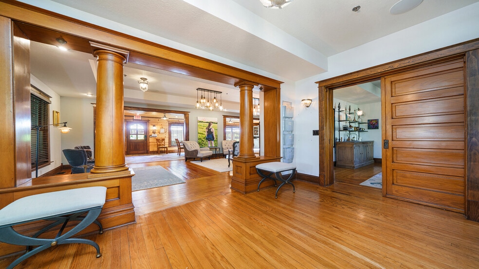 More Photos Of 409 N State St, Franklin Grove Hotel For Sale