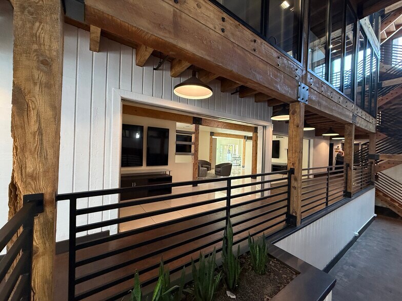 More Photos Of 2 W Saint George Blvd, St George Office For Lease