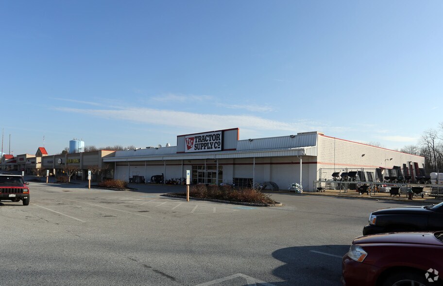 More Photos Of 321-355 N 3rd St, Oxford General Retail For Lease
