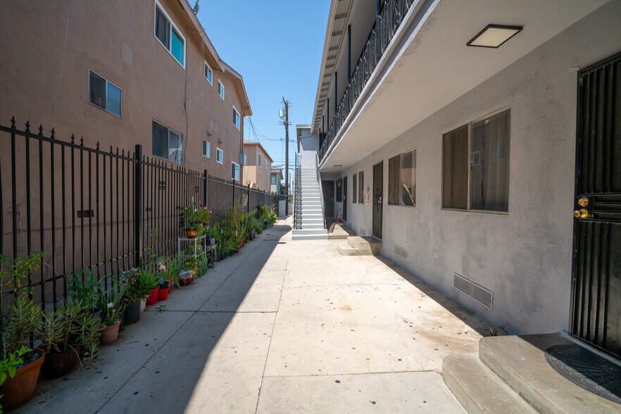 More Photos Of 1425 Cedar Ave, Long Beach Apartments For Sale