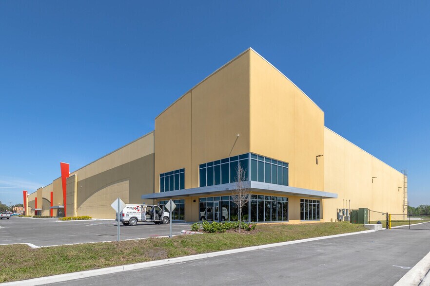 More Photos Of 3900 County Line Road, Lakeland Distribution For Lease