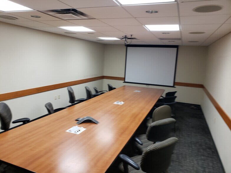 More Photos Of 420 Halliburton Dr, Williston Industrial For Lease