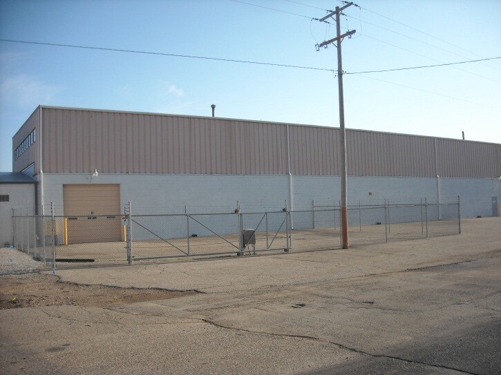 More Photos Of 7878 Gull Rd, Richland Warehouse For Lease