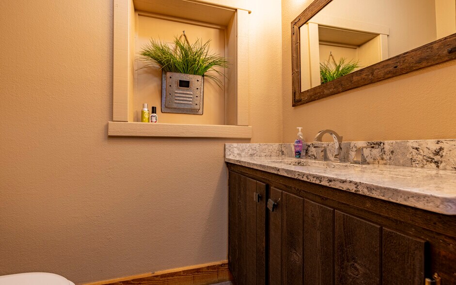 More Photos Of 802 Canyon Ave, Cody Office For Sale
