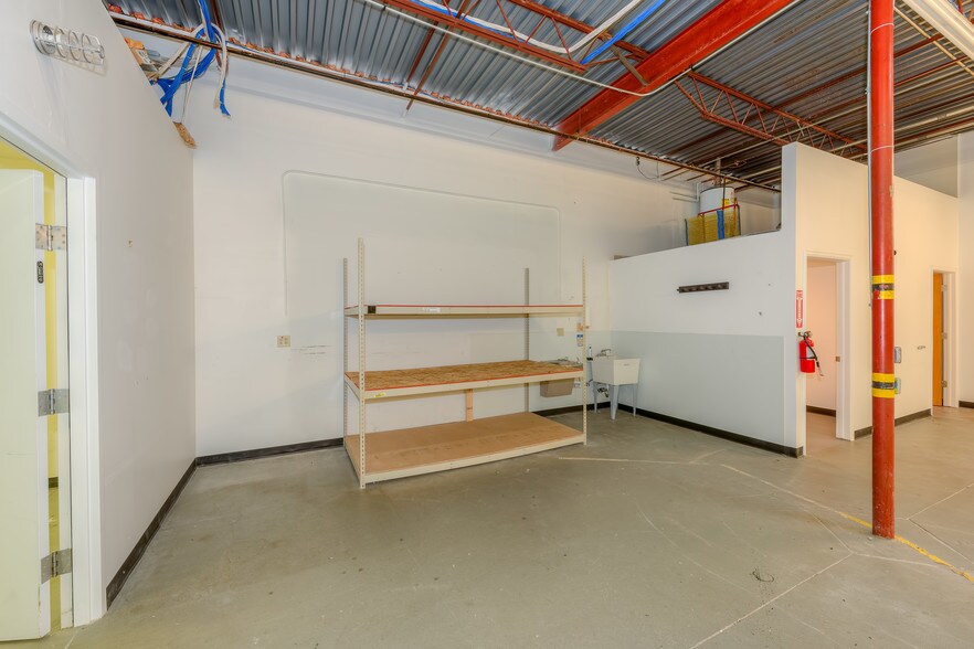 More Photos Of 530 Compton St, Broomfield Flex For Lease