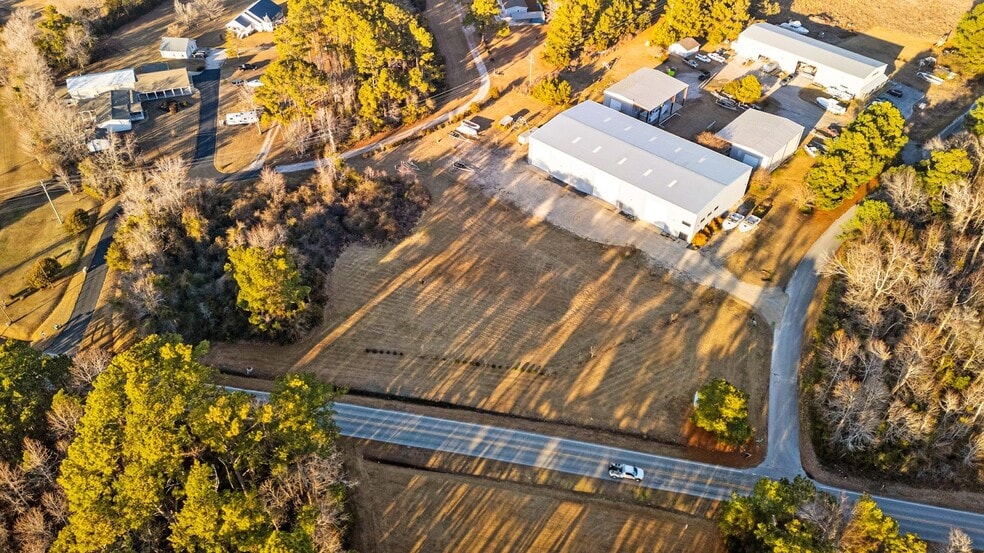 More Photos Of 301 Facility Dr, Newport Warehouse For Sale