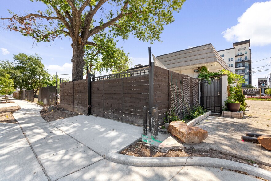 More Photos Of 722 Durham Dr, Houston Office For Sale