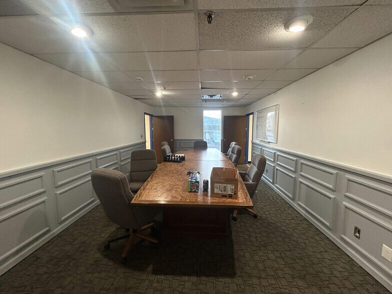 More Photos Of 3605-3625 N Stone Ave, Colorado Springs Distribution For Lease