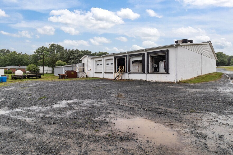More Photos Of 704 N Central Ave, Locust Warehouse For Lease