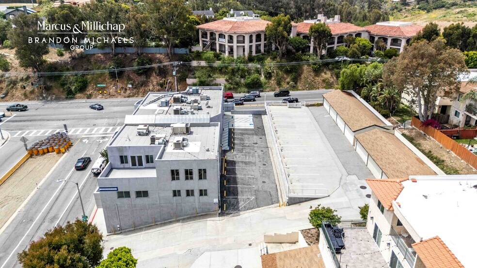More Photos Of 28955 Pacific Coast Hwy, Malibu Storefront Retail Office For Sale
