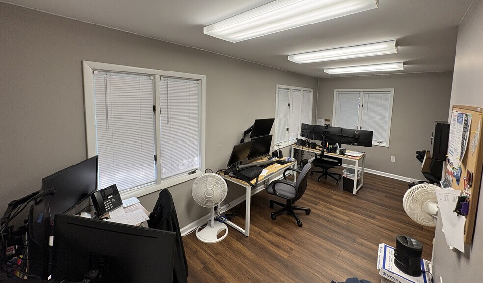More Photos Of 4371 Charlotte Hwy, Clover Office For Sale