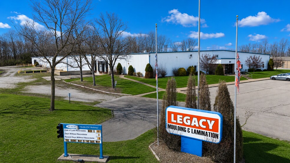 More Photos Of 811 Commerce Dr, Kendallville Manufacturing For Sale
