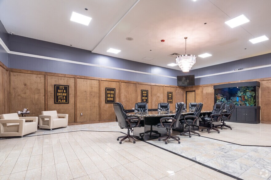 More Photos Of 10000 Emmett F Lowry Expy, Texas City Unknown For Lease