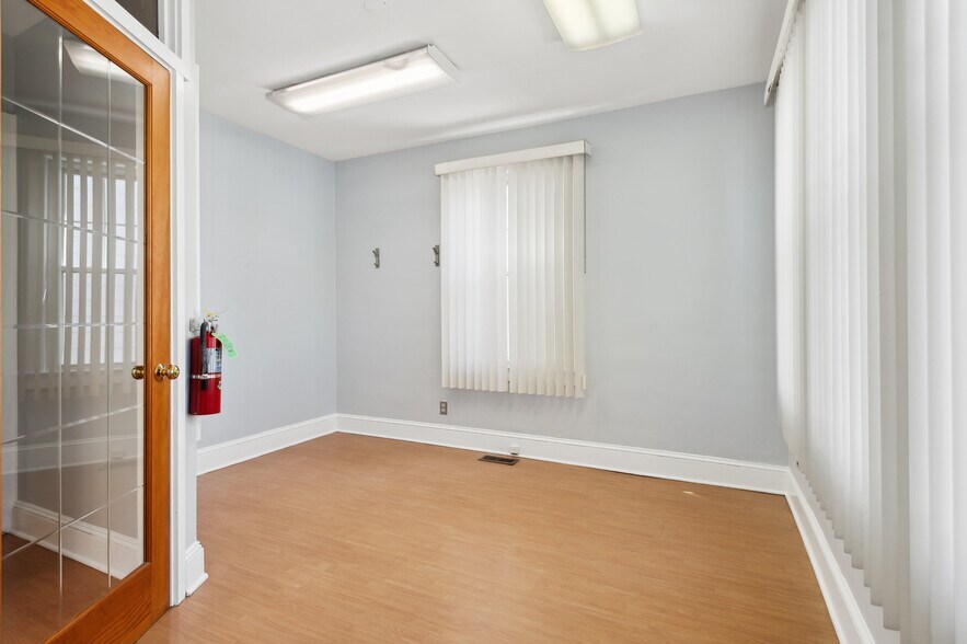 More Photos Of 586 Livingston Ave, North Brunswick Office For Sale