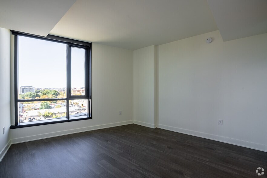 More Photos Of 1000 S Capitol St SE, Washington Apartments For Lease